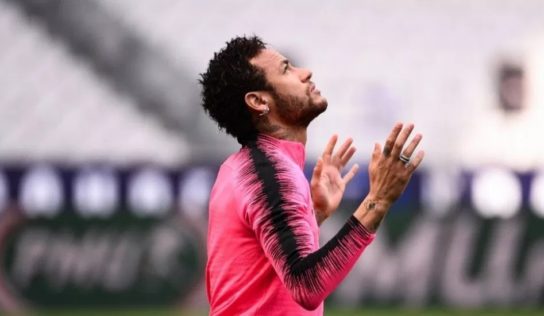 Suspenden tres partidos de Champions a Neymar por insultos a árbitro