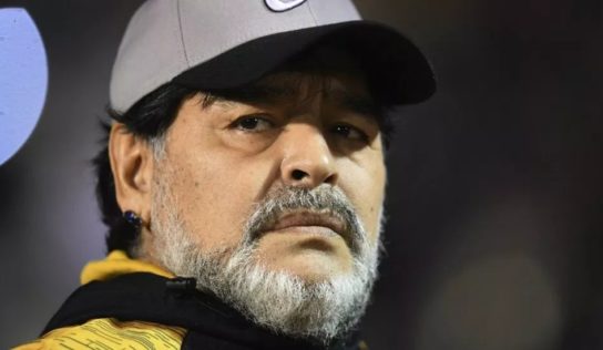 Maradona se apunta para dirigir al Manchester United