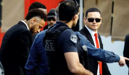 Neymar llega a la comisaría para declarar por una acusación de violación