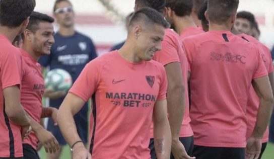 Chicharito, la novedad en el entrenamiento del Sevilla