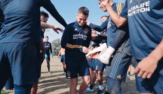 ‘Chicharito’ Hernández acude a primer entrenamiento con el Galaxy