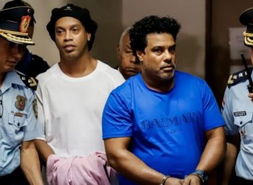 Ronaldinho estará en arresto domiciliario tras pago de fianza