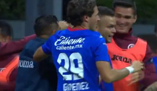 Cruz Azul derrota a Pachuca con gol de último minuto