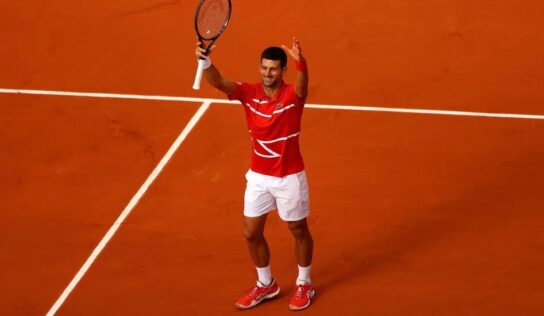 Novak Djokovic vuelve a dar “pelotazo” a juez de línea, ahora en Roland Garros
