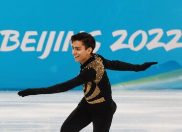 Donovan Carrillo hace historia al clasificar a la final de patinaje artístico en Beijing 2022
