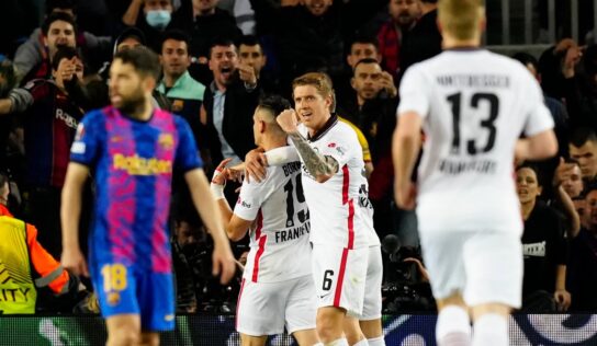 Eintracht vence en Camp Nou y elimina al Barcelona de la Europa League