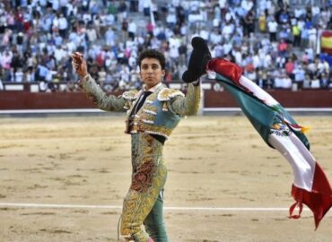 El torero mexicano Leo Valadez triunfa en Las Ventas