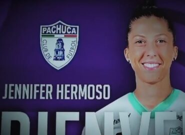 Jenni Hermoso llega a Pachuca; fanáticos la confunden con Piqué, Lewandowski y Messi