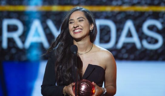 Logra Eva Espejo primer Balón de Oro a DT en Femenil