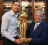 “Es un orgullo”: AMLO recibe al basquetbolista Juan Toscano, primer mexicano campeón de la NBA