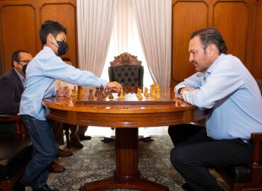 Recibe Kuri a joven subcampeón mundial de ajedrez