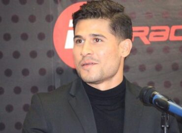 El boxeador Aarón Silva, firma con Golden Boy