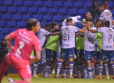 Puebla liga victorias y golea a unos Xolos perdidos