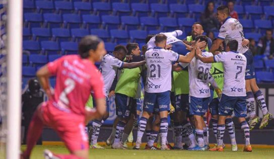 Puebla liga victorias y golea a unos Xolos perdidos