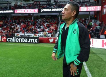Nacho Ambriz sufre en su regreso a la cancha del Toluca