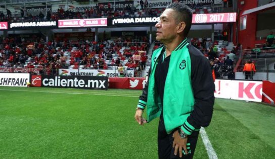 Nacho Ambriz sufre en su regreso a la cancha del Toluca